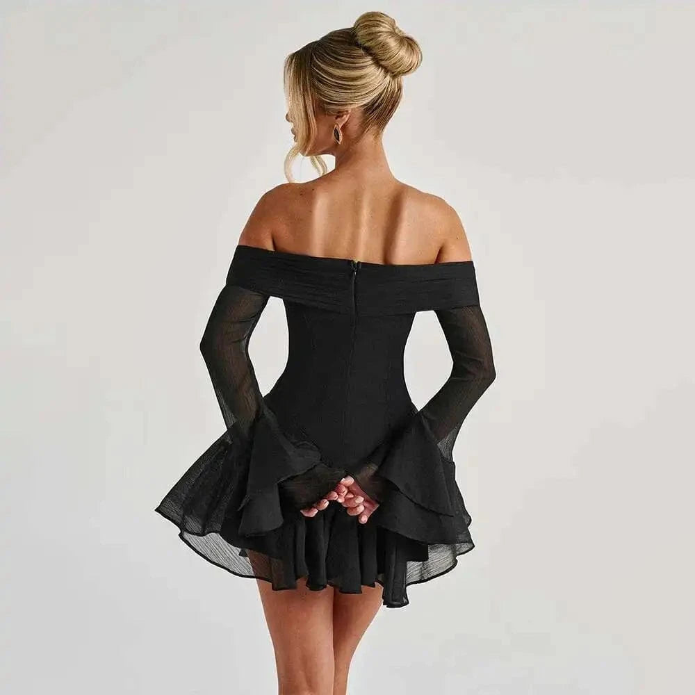 Robe de soirée chic noire courte épaules dénudées manches longues évasées idéale événement élégant