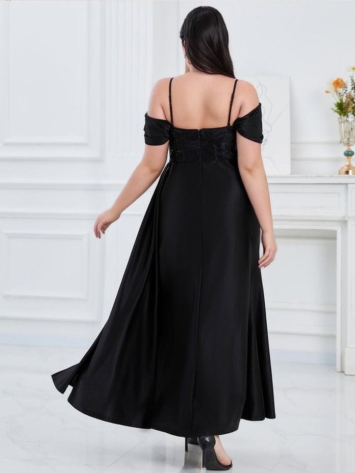 Robe longue noire grande taille soirée chic décolleté épaules dénudées élégante femme satin fluide