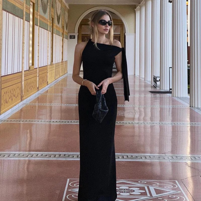 Robe de soirée noire longue moulante avec épaule dénudée pour gala ou mariage, élégante et chic.