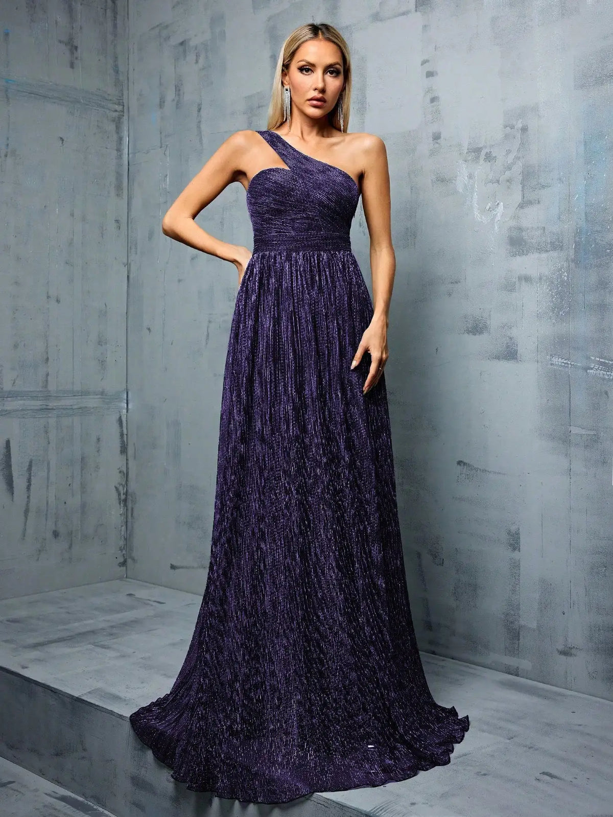 Robe de soirée longue bleue à une épaule avec fil métallique