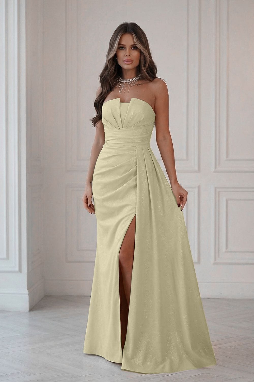 Robe de soirée chic longue champagne bustier fendue sans manches élégante pour invitée mariage gala