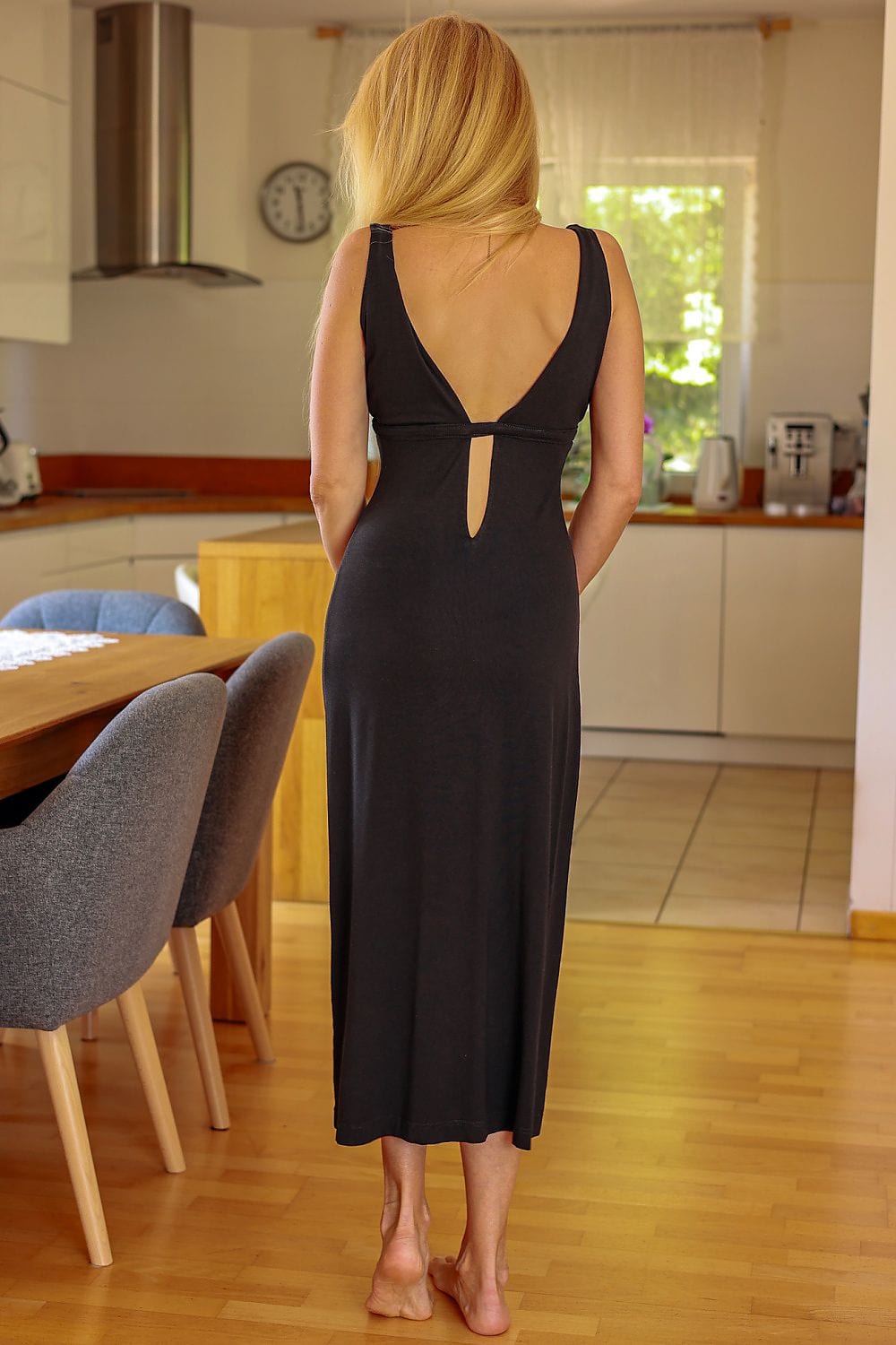 Robe noire dos nu soirée chic longue moulante élégante pour événement ou soirée habillée femme