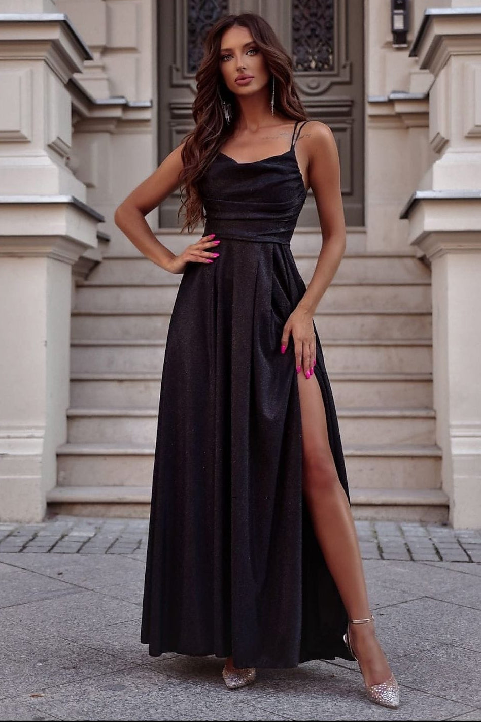 Robe de soirée longue noire chic fendue style élégante pour mariage invité ou occasion spéciale femme