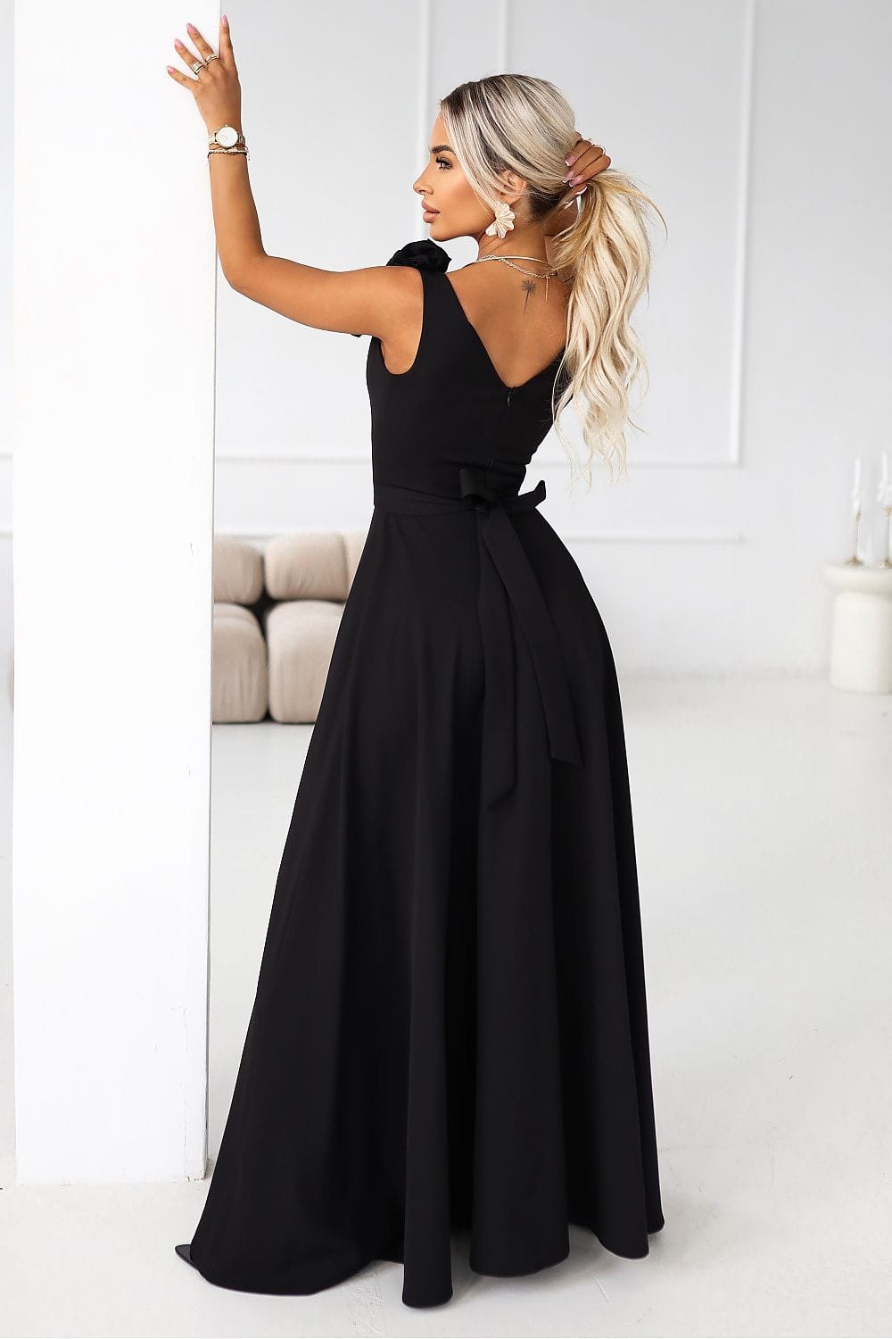 Robe de soirée chic longue noire dos nu sans manches élégante pour mariage ou événement habillé femme