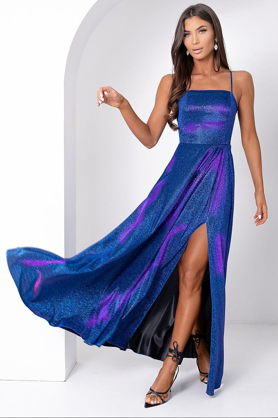 Robe de soirée chic longue bleu fendue effet pailleté sans manches élégante pour évènement mariage invité