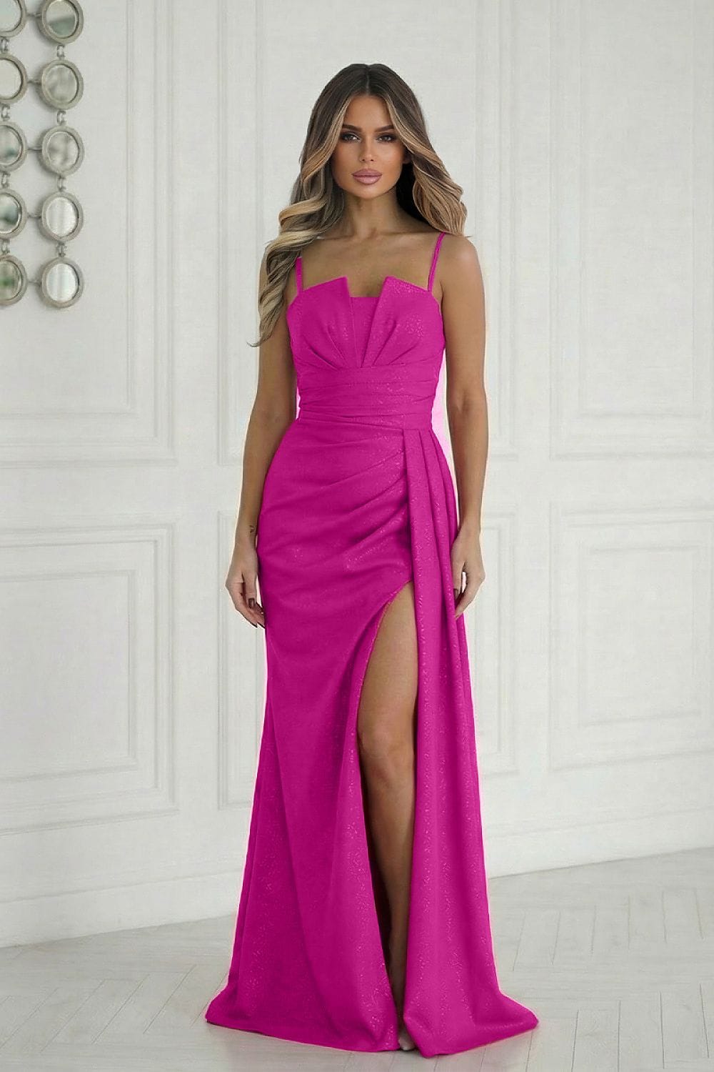 Robe de soirée chic longue fuchsia fendue sans manches décolleté élégante pour invitée mariage ou gala
