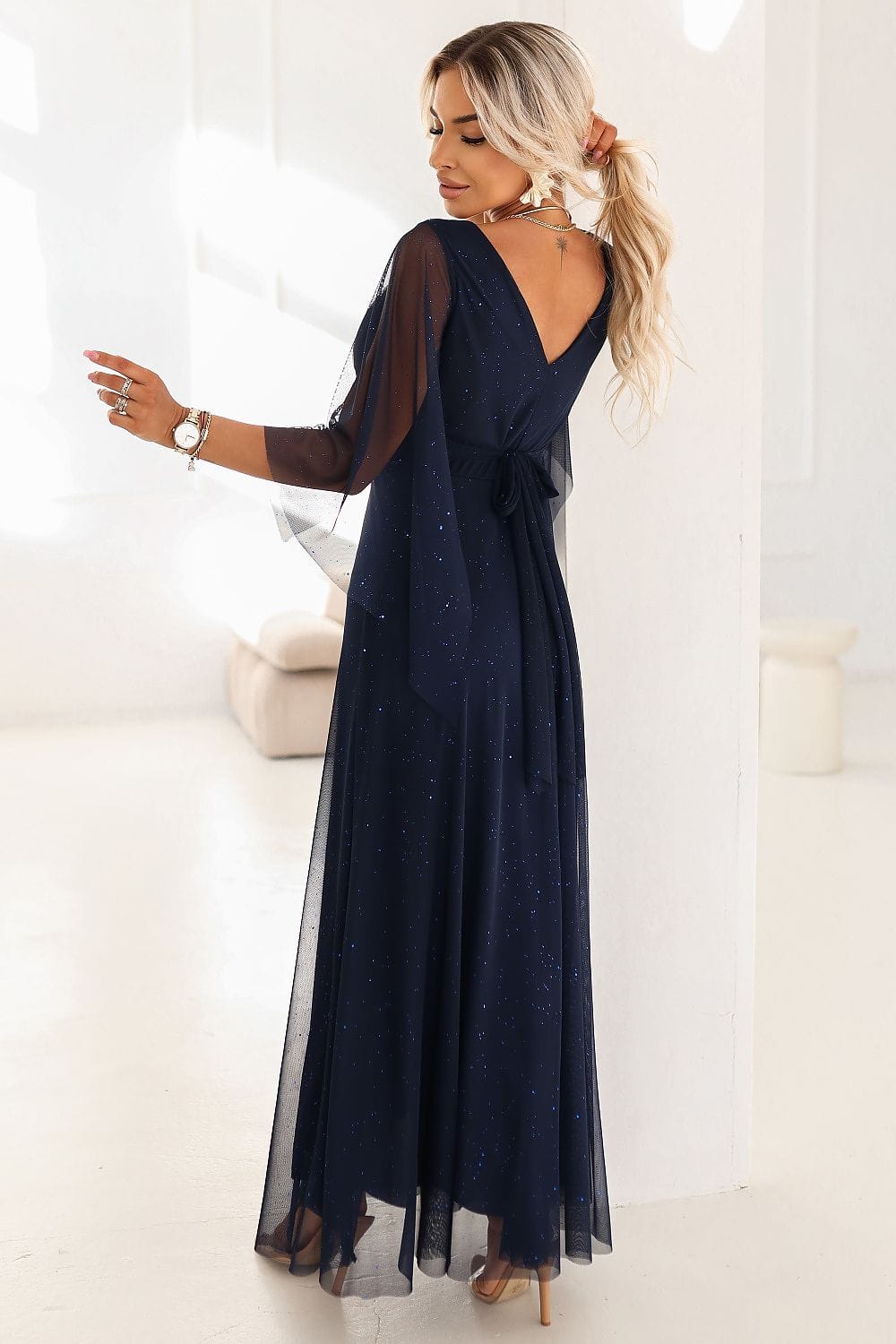 Robe de soirée chic longue bleu manches longues élégante dos nu femme invitée mariage gala