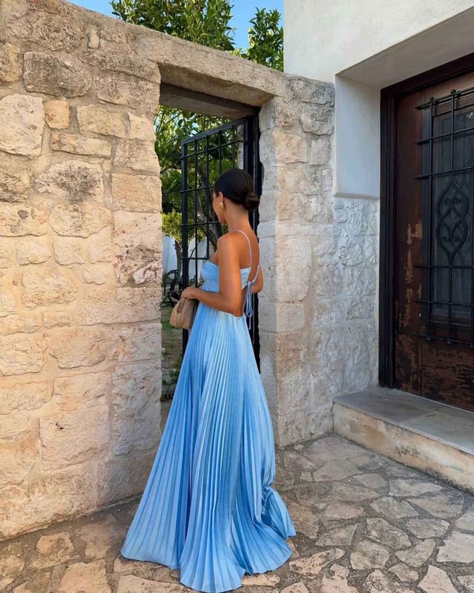 Robe de soirée longue plissée dos nu