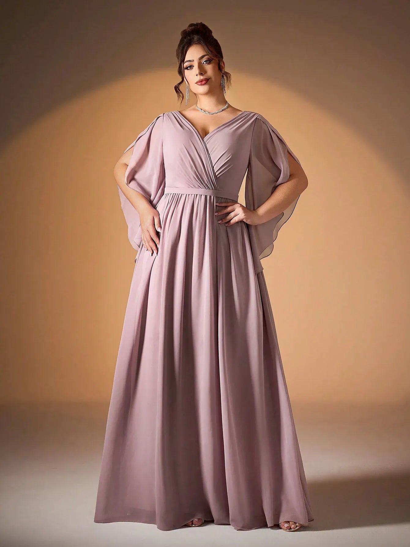 Robe de soirée longue rose poudré grande taille manches fluides