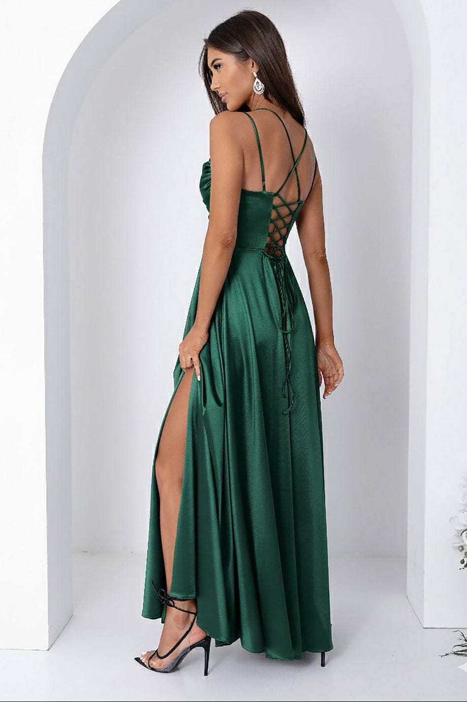 Robe de soirée chic longue verte dos nu fendue fluide élégante pour mariage invitée été, style glamour