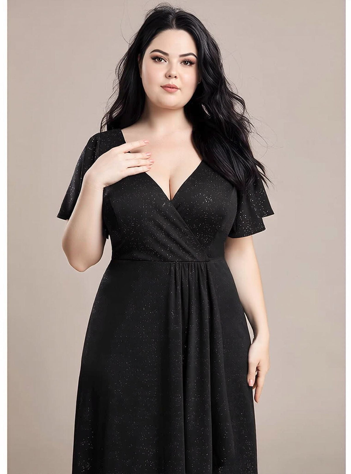 Robe de soirée grande taille noire décolleté manches courtes élégante pour femme chic évènement habillé