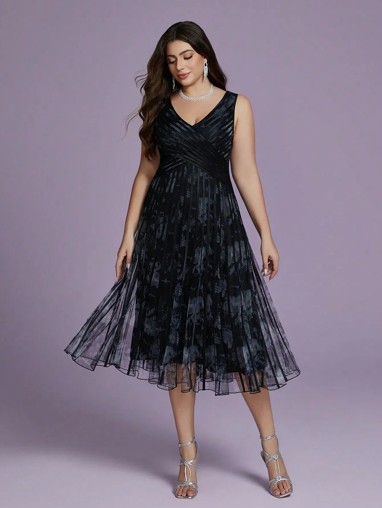 Robe de soirée noire grande taille à imprimé maillé