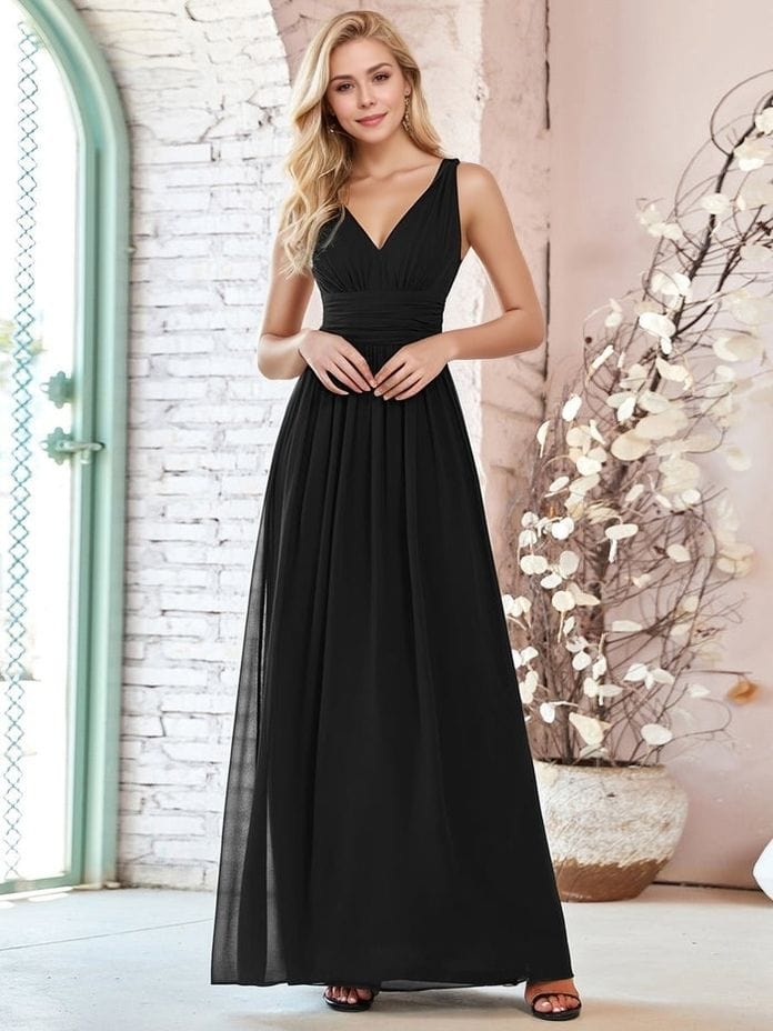 Robe de soirée mariage longue noire chic décolleté sans manches élégante fluide pour invitée événement spécial