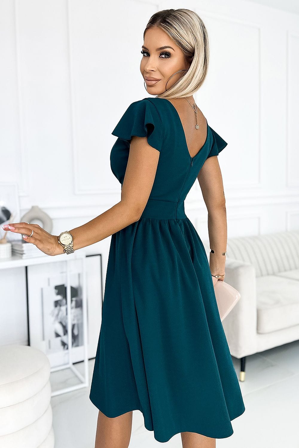 robe cocktail chic décolletée moulante manches courtes rouge élégante pour soirée ou mariage invité