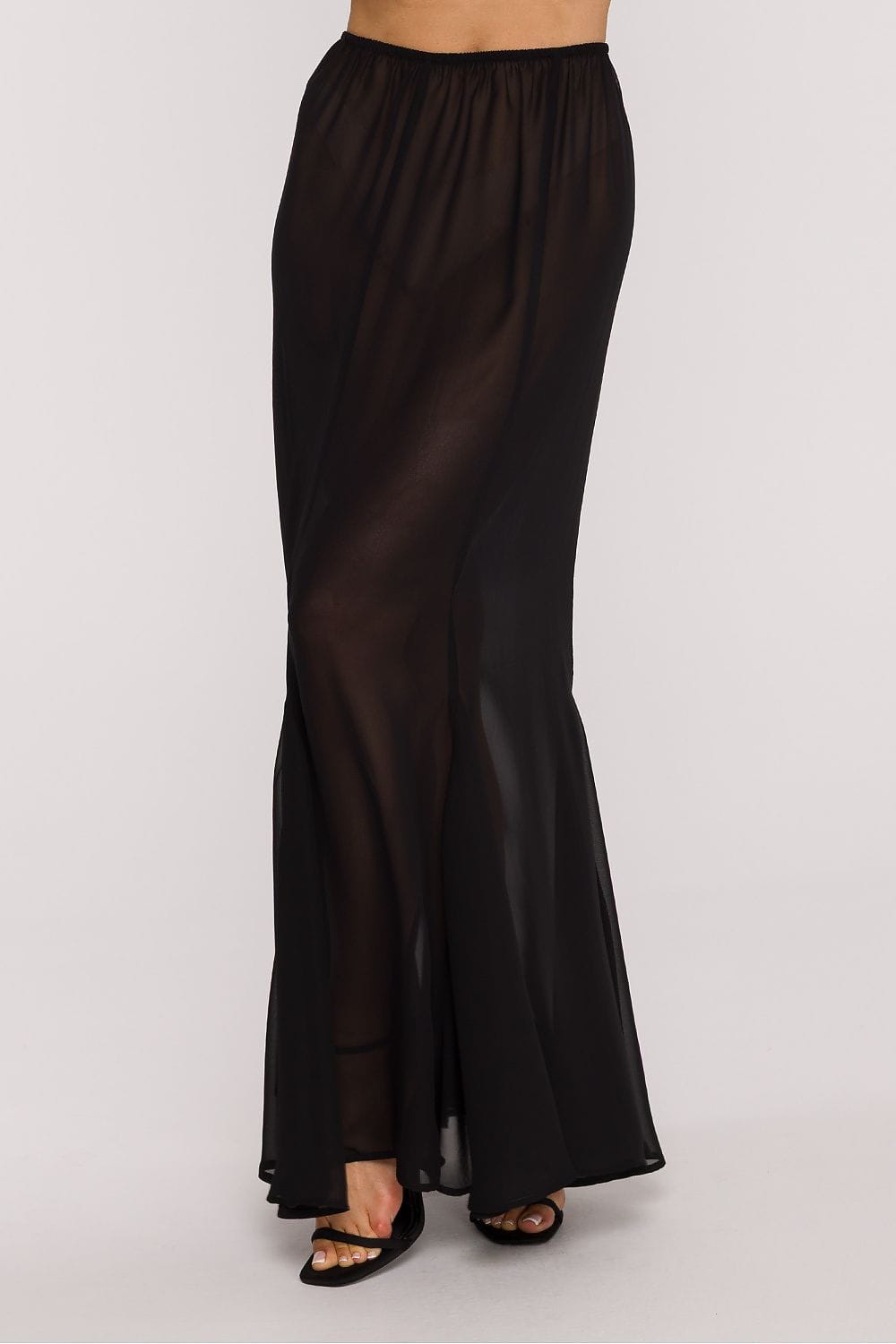 Robe de soirée longue noire transparente fluide et élégante idéale pour un gala chic ou une soirée cocktail