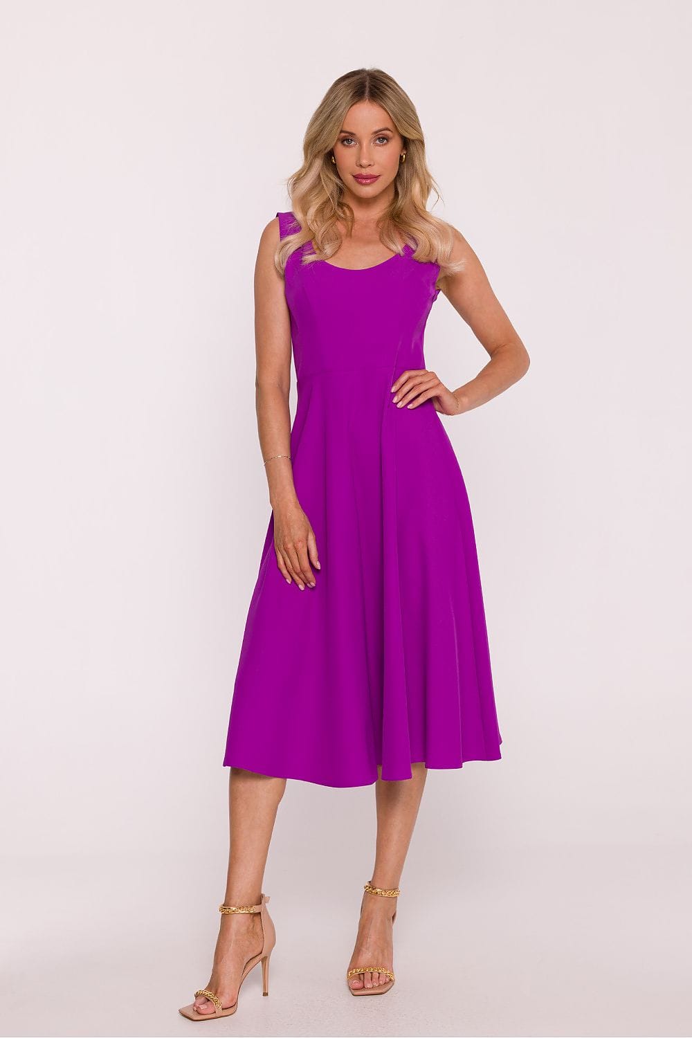 Robe cocktail évasée violette midi sans manches élégante pour soirée chic ou invitation à un mariage d’été