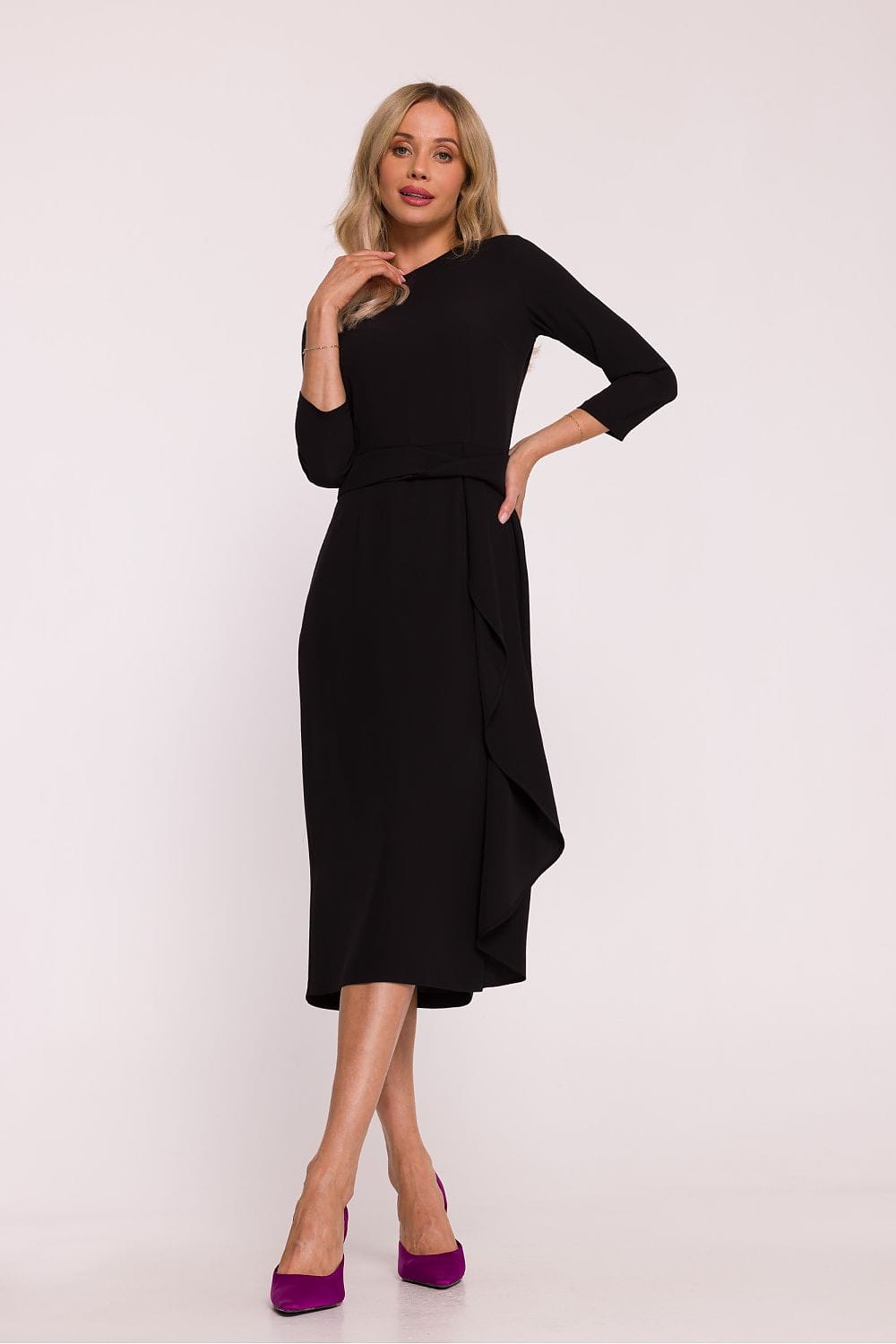 Robe noire midi soirée chic manches trois-quarts coupe fluide élégante femme, idéale évènement habillé