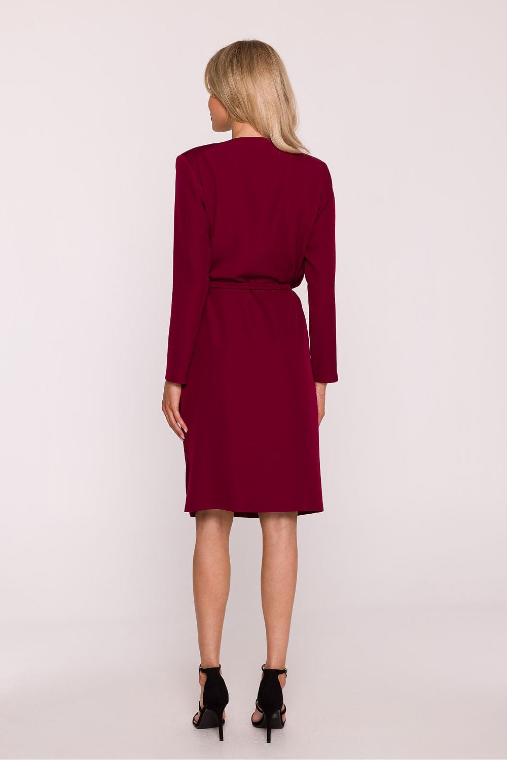 Robe midi rouge manches longues droite chic idéale pour soirée cocktail ou événement habillé élégant