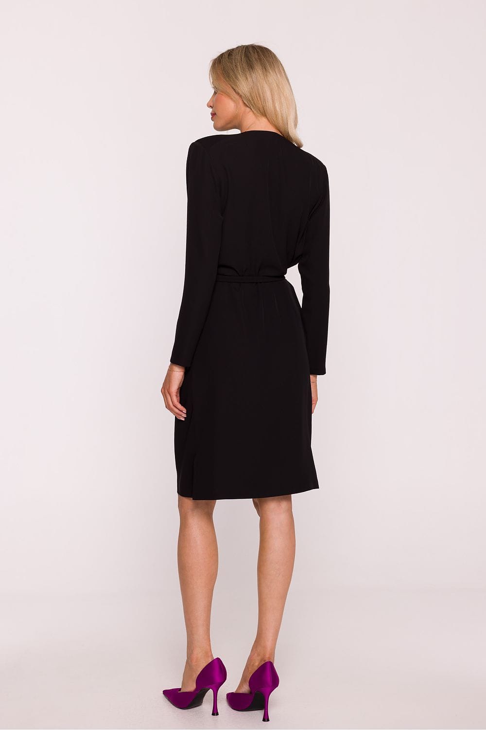 Robe noire midi soirée chic droite manches longues parfaite pour un anniversaire ou un cocktail élégant
