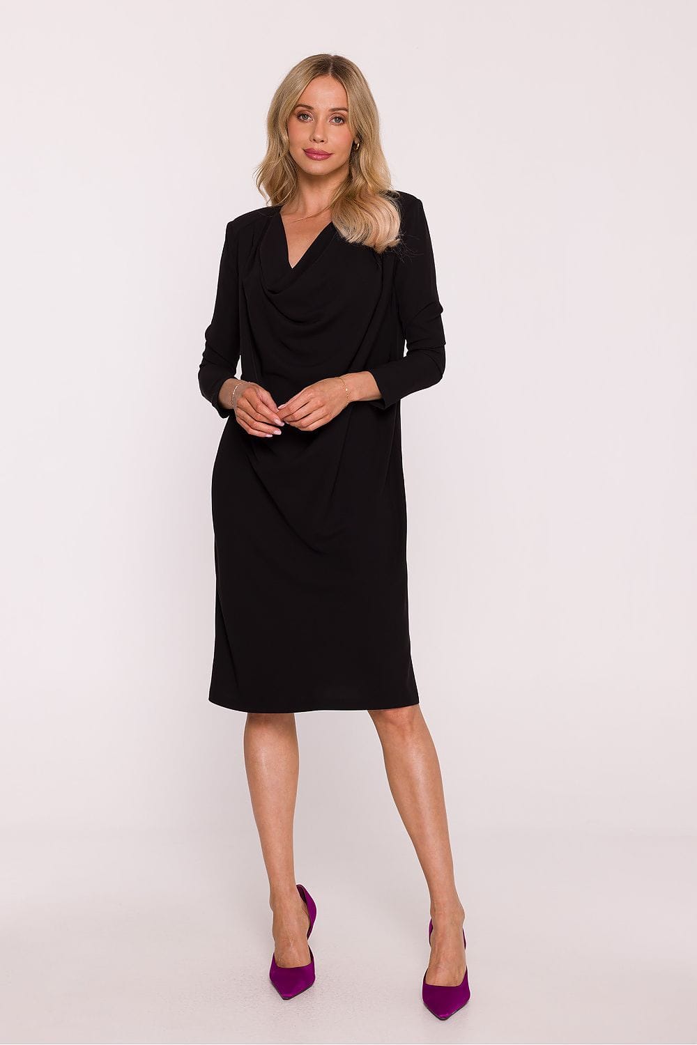 Robe de soirée chic noire midi droite manches longues idéale pour un cocktail élégant ou une soirée habillée