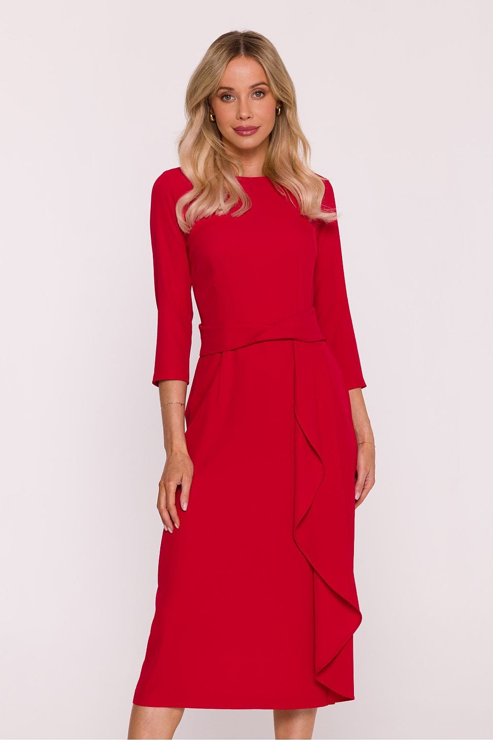 Robe cocktail chic rouge midi élégante manches trois quarts pour soirée, mariage ou évènement habillé
