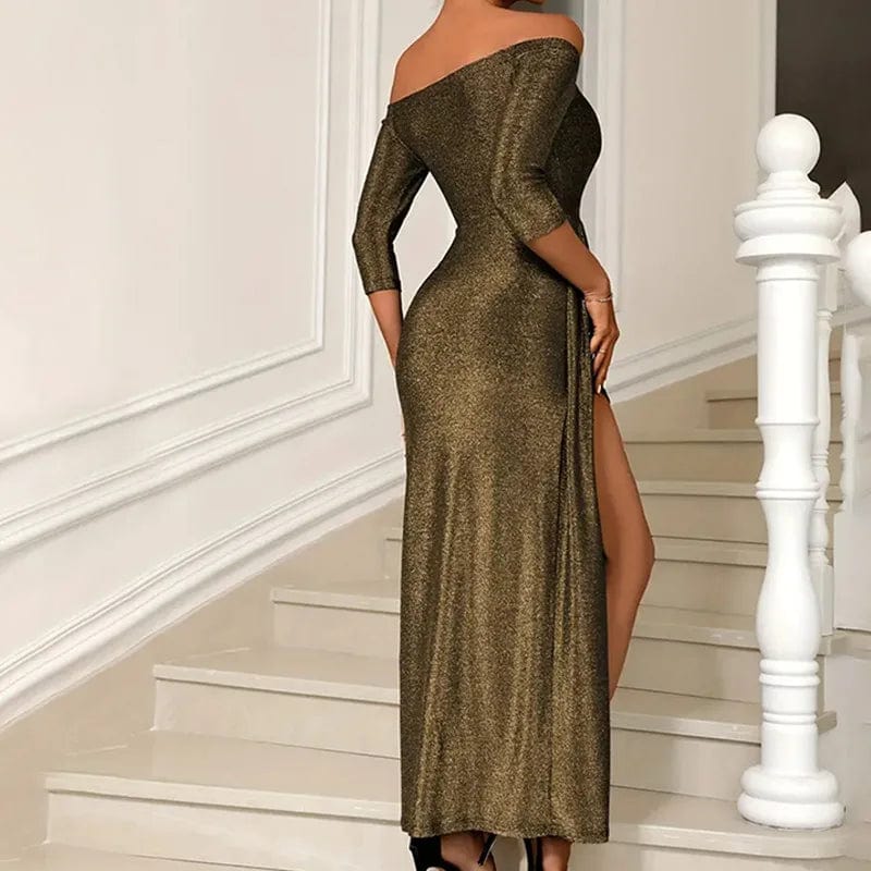 Robe de soirée chic dorée longue moulante épaules dénudées, parfaite pour une soirée élégante.
