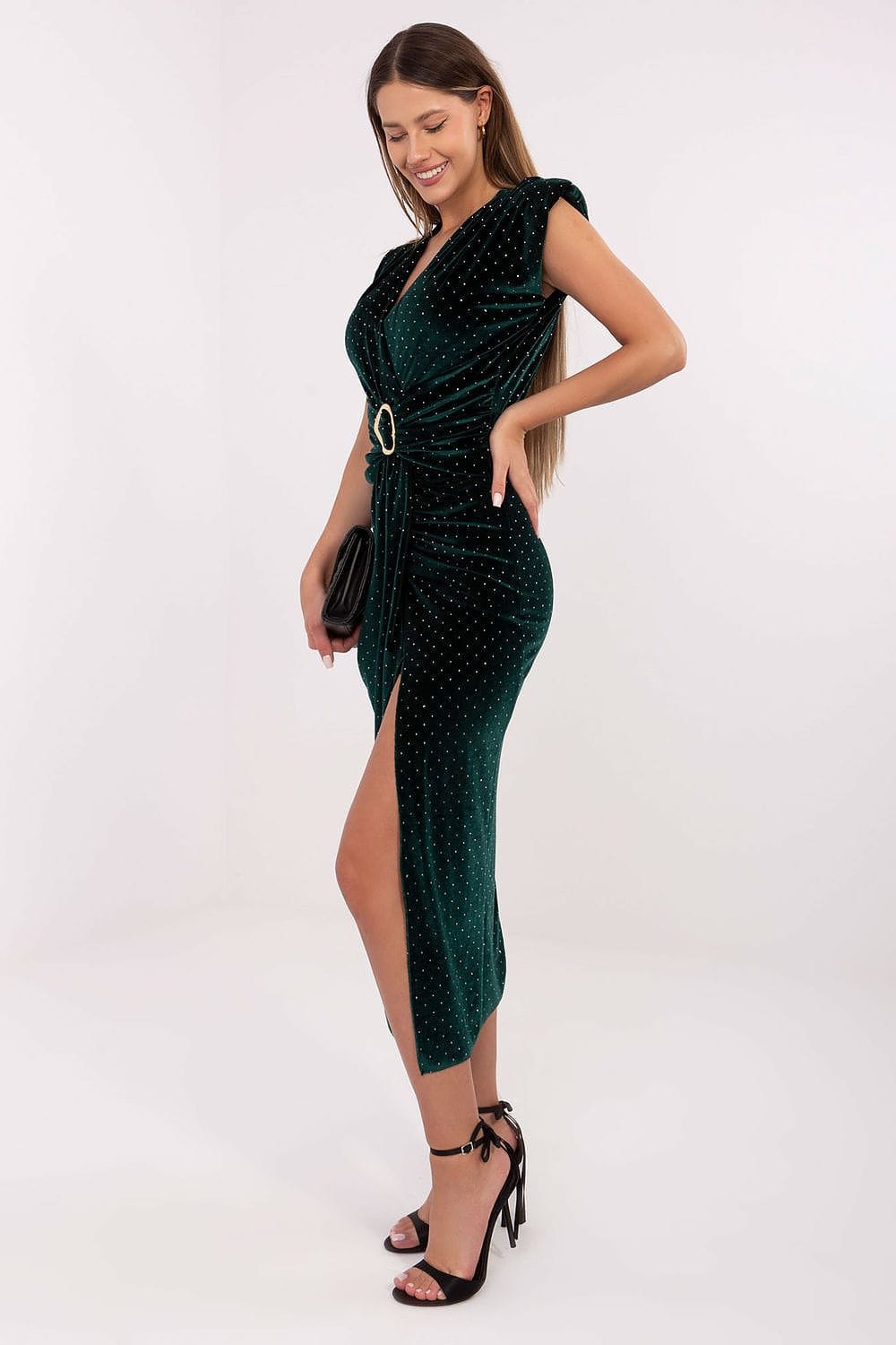 Robe de soirée chic longue verte fendue à pois dorés sans manches ceinture élégante avec pochette noire