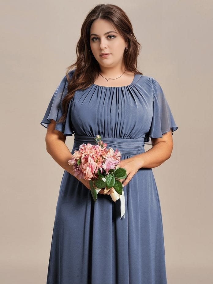 Robe demoiselle d'honneur grande taille bleu manches courtes fluide élégante bouquet mariage chic