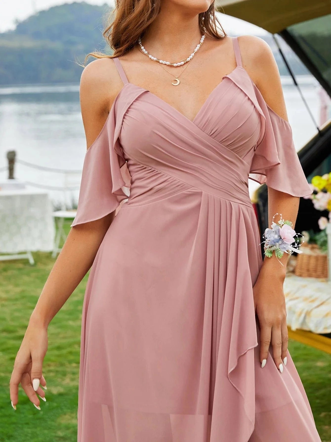 robe demoiselle d'honneur bohème transparente longue évasée sans manches pour mariage chic
