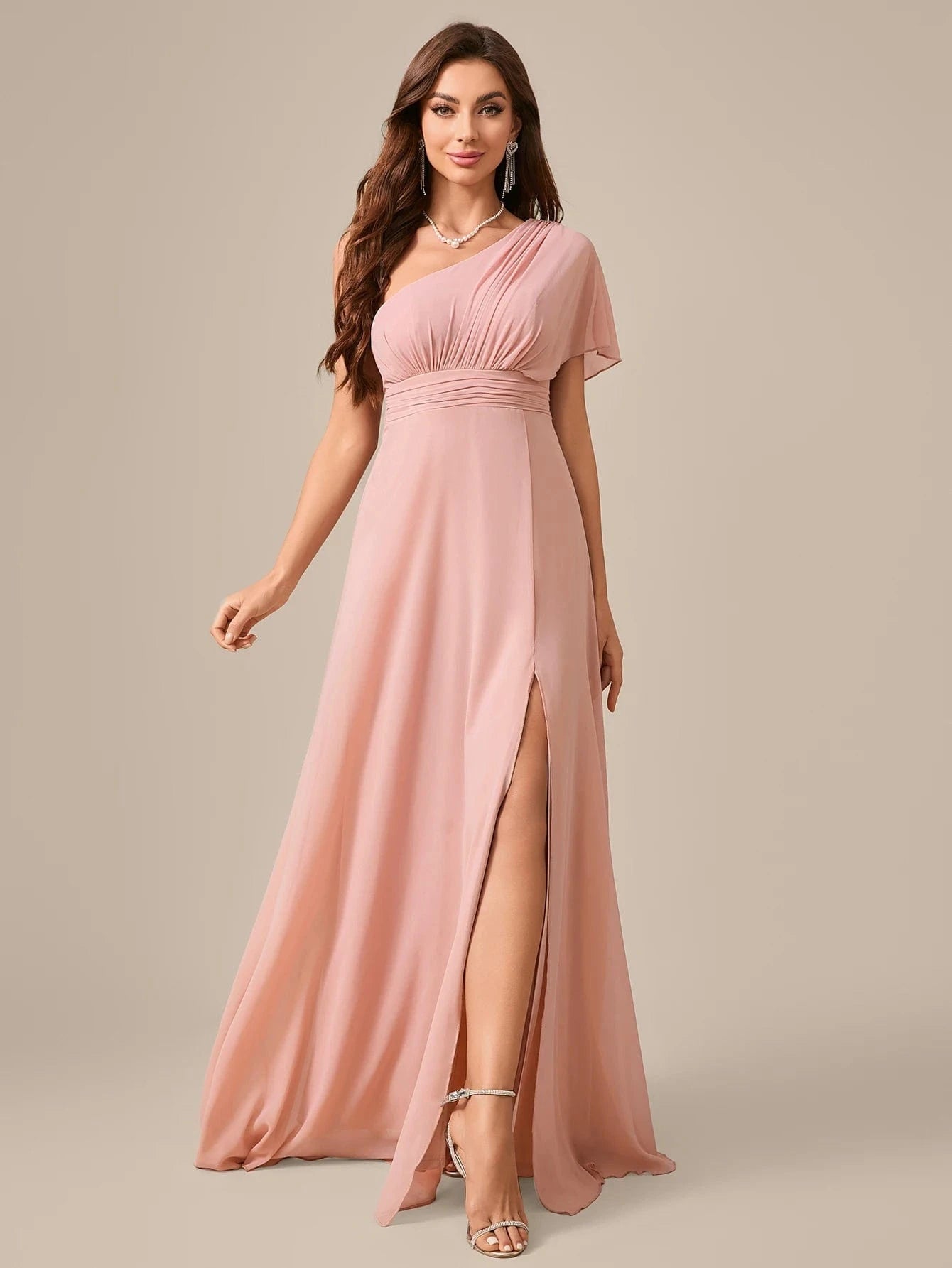 robe demoiselle d'honneur chic rose poudré longue fluide sans manches silhouette trapèze élégante
