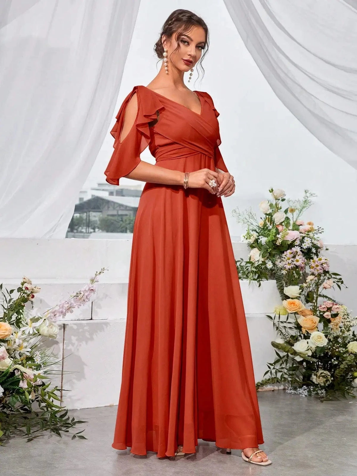 robe demoiselle d'honneur chic longue rose poudré col en v évasée sans manches élégante