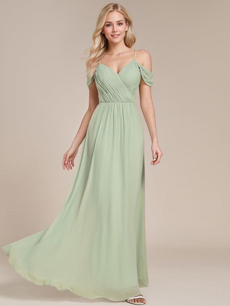 Robe longue verte bohème mariage invitée chic fluide avec épaules dénudées et manches courtes élégantes