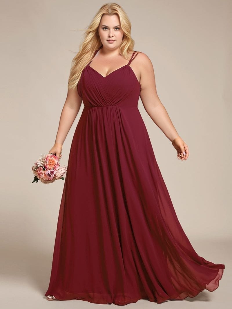 Robe longue grande taille bordeaux pour soirée mariage chic avec bretelles fines style élégant et moderne