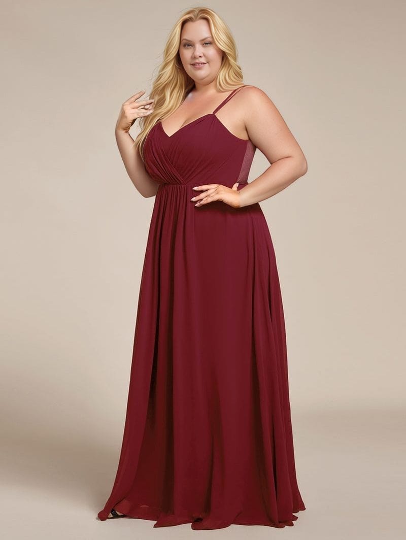 Robe de soirée mariage grande taille longue bordeaux fluide femme décolleté chic bretelles fines élégante