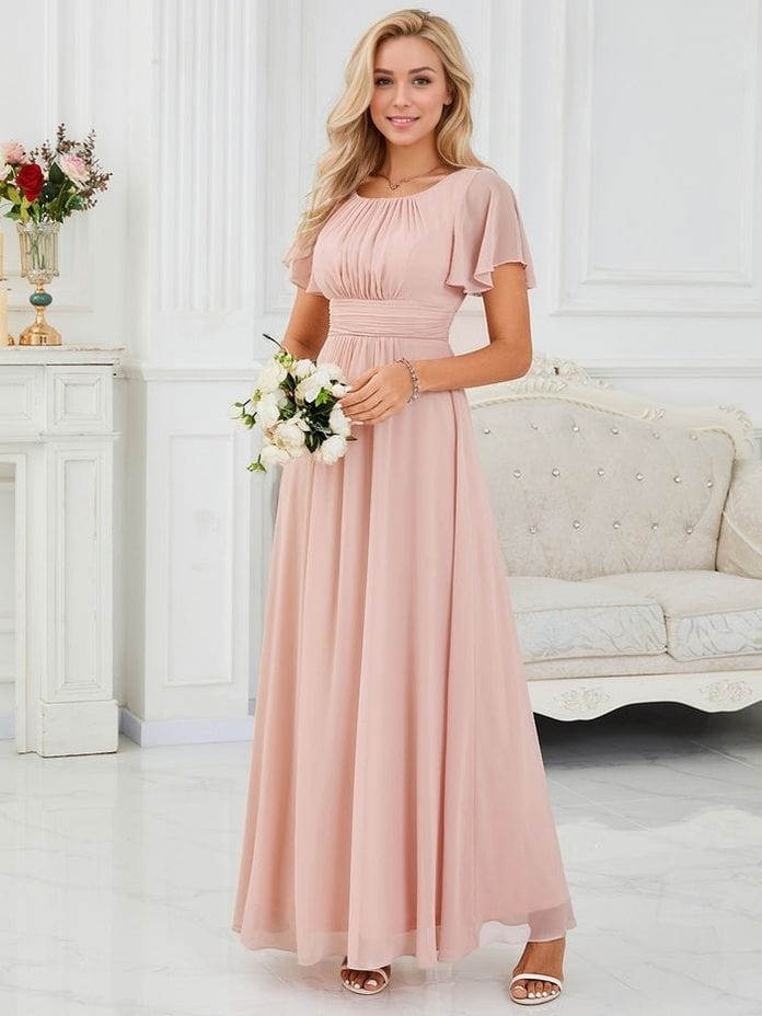 Robe demoiselle d’honneur chic longue rose poudré fluide à manches courtes pour mariage élégant