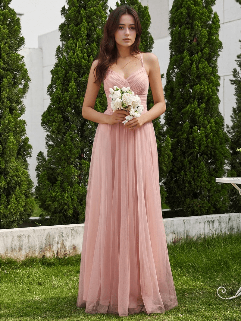 Robe demoiselle d'honneur bohème longue rose poudré fluide sans manches pour mariage chic été, bouquet main