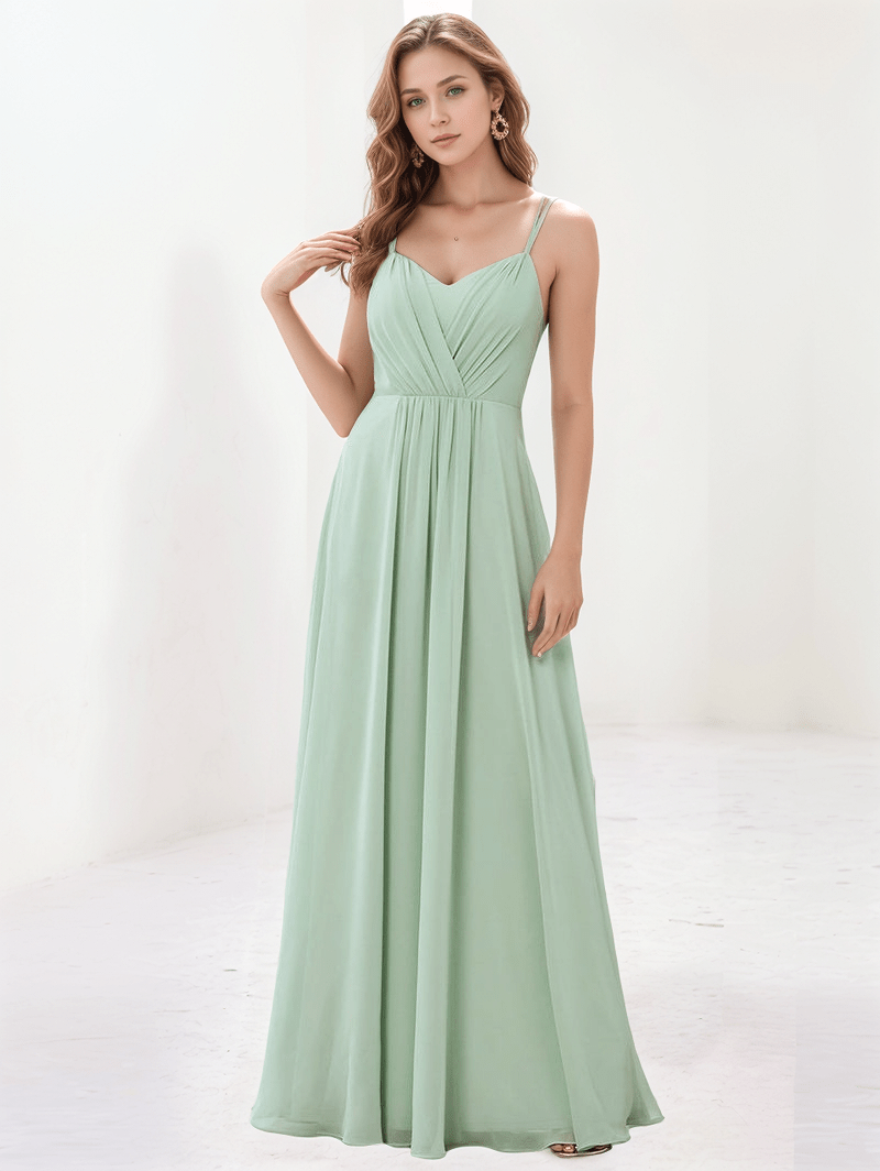 Robe de soirée longue verte fluide bohème pour mariage invitée chic avec décolleté et fines bretelles