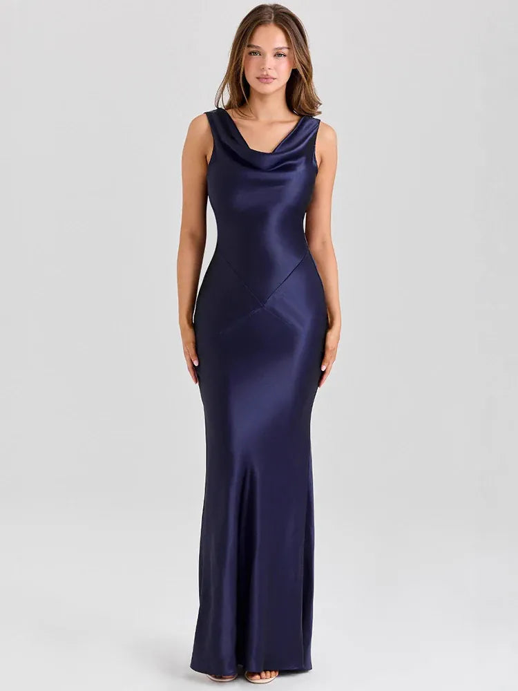 Robe dos nu longue drapée en satin col bénitier sans manches