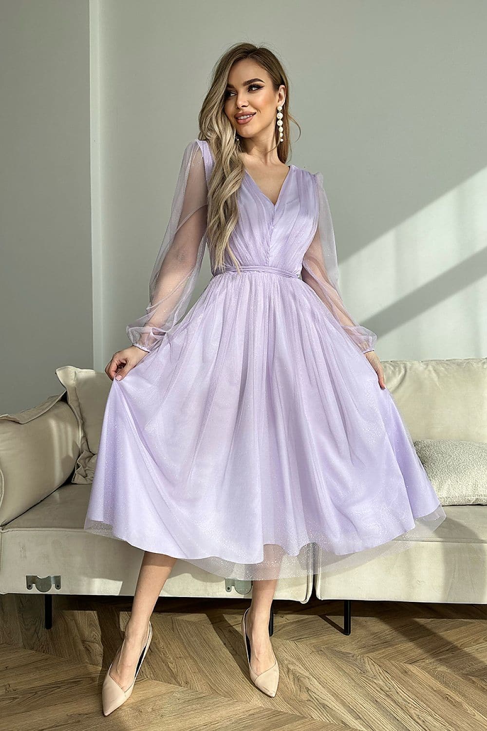 Robe de soirée chic midi moulante violette aux manches courtes en tulle, idéale pour évènement élégant.