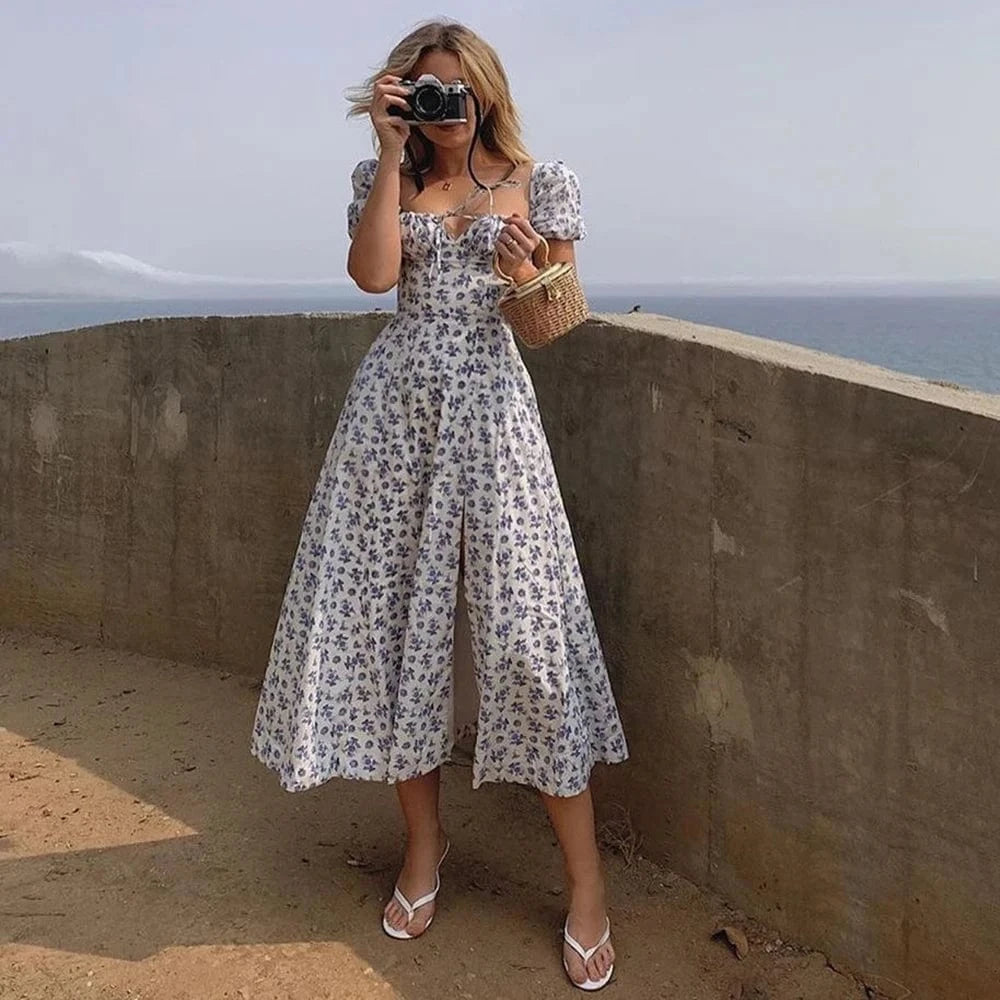 robe fleurie midi pour baptême femme style champêtre avec manches courtes et coupe trapèze élégante