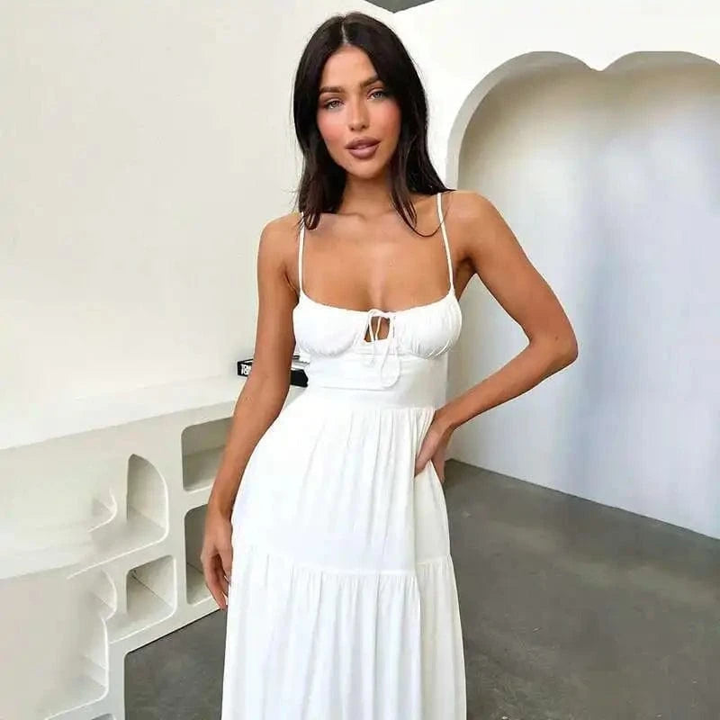 Robe longue blanche été bohème fluide sans manches décolleté chic pour plage ou soirée décontractée