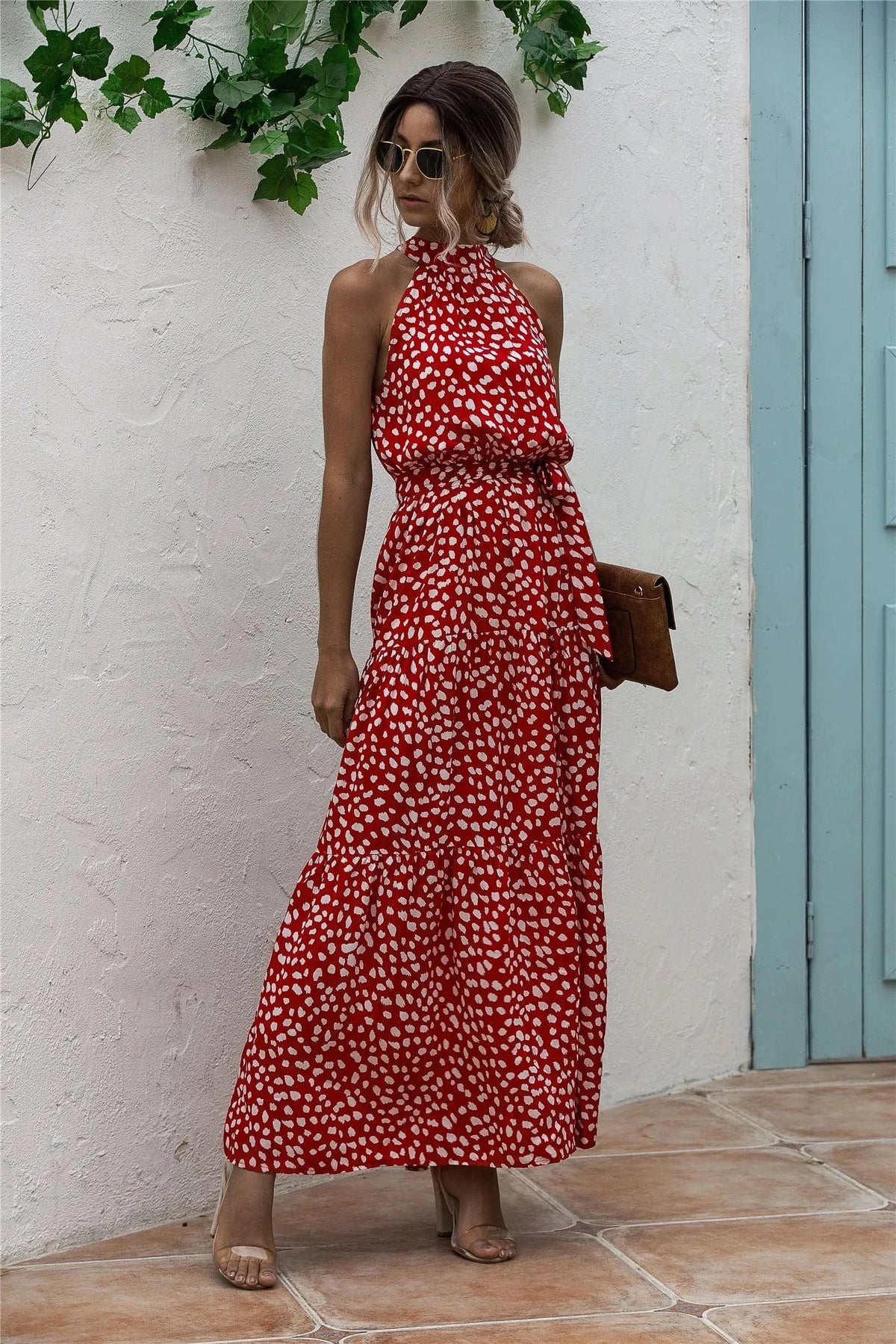 Robe été bohème longue rouge à motifs blancs sans manches taille ceinturée pour invitation plage chic