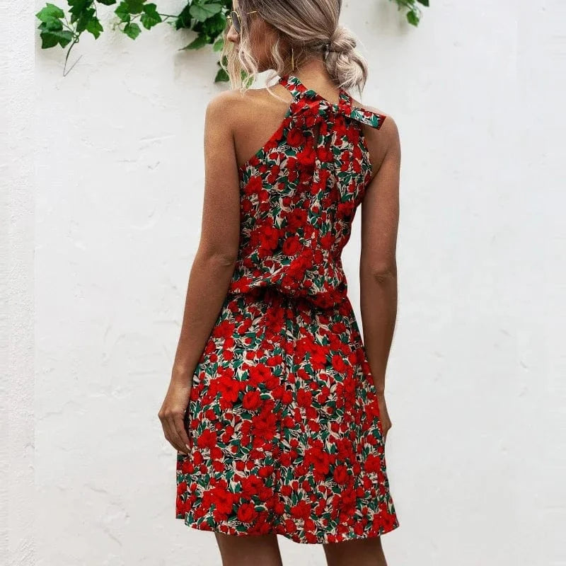 robe fleurie courte été col halter sans manches trapèze chic pour plage ou cocktail décontracté