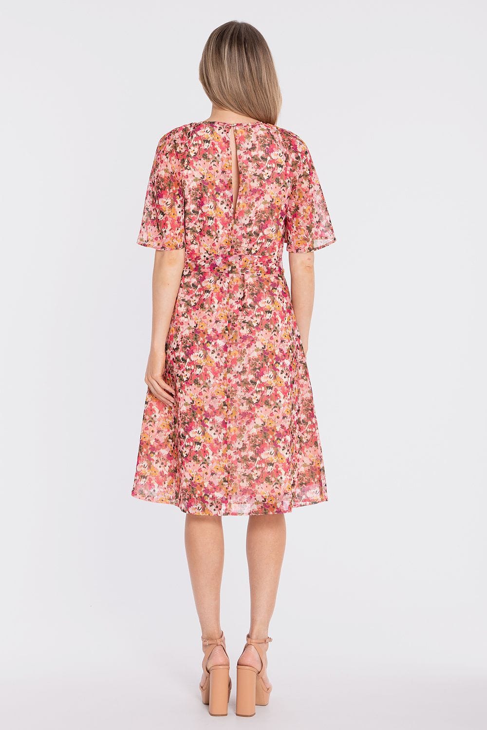 Robe été fleurie midi trapèze manches courtes dos fendu rose orange idéale pour anniversaire ou cocktail