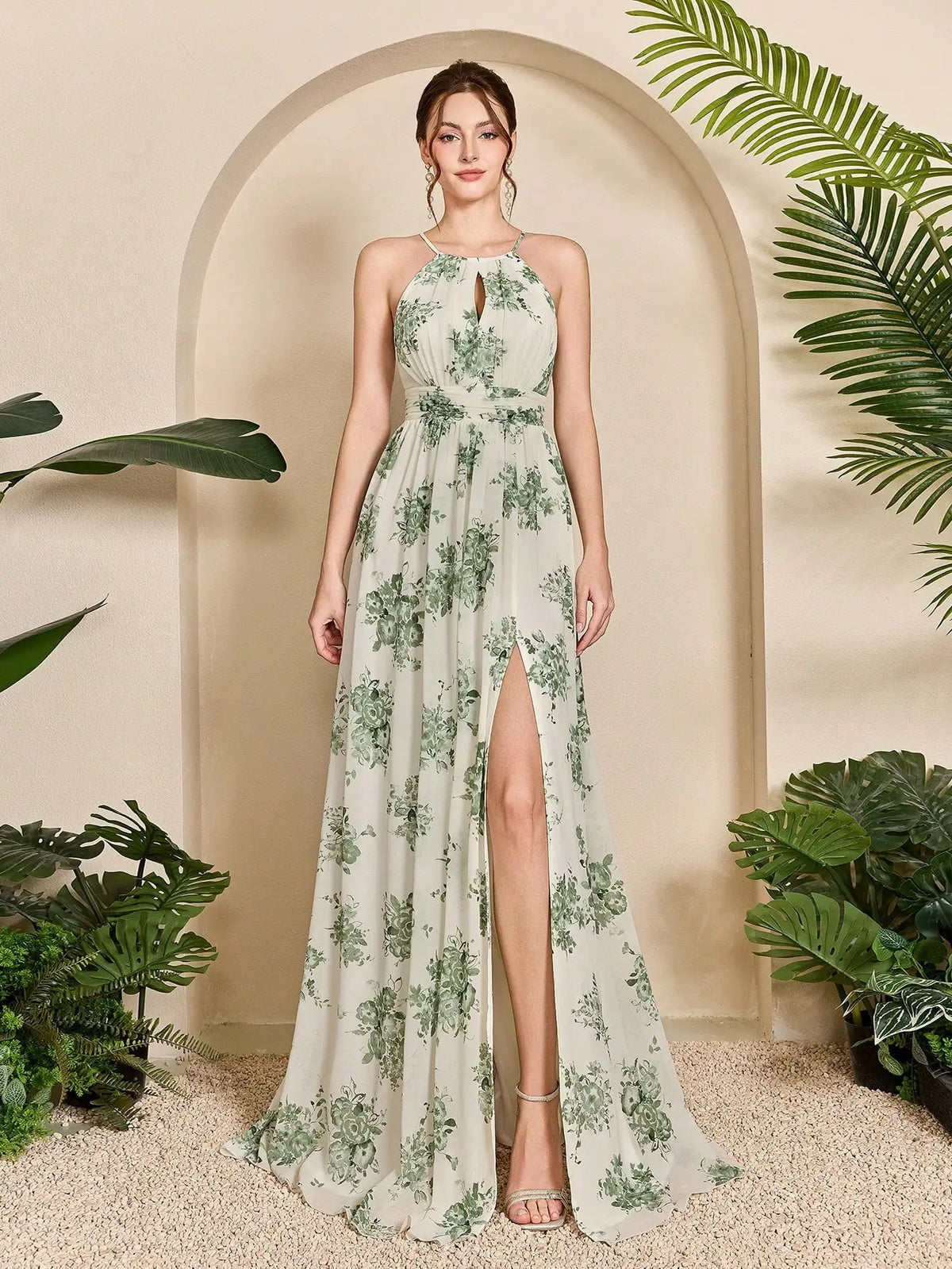 Robe fleurie longue fendue sans manches