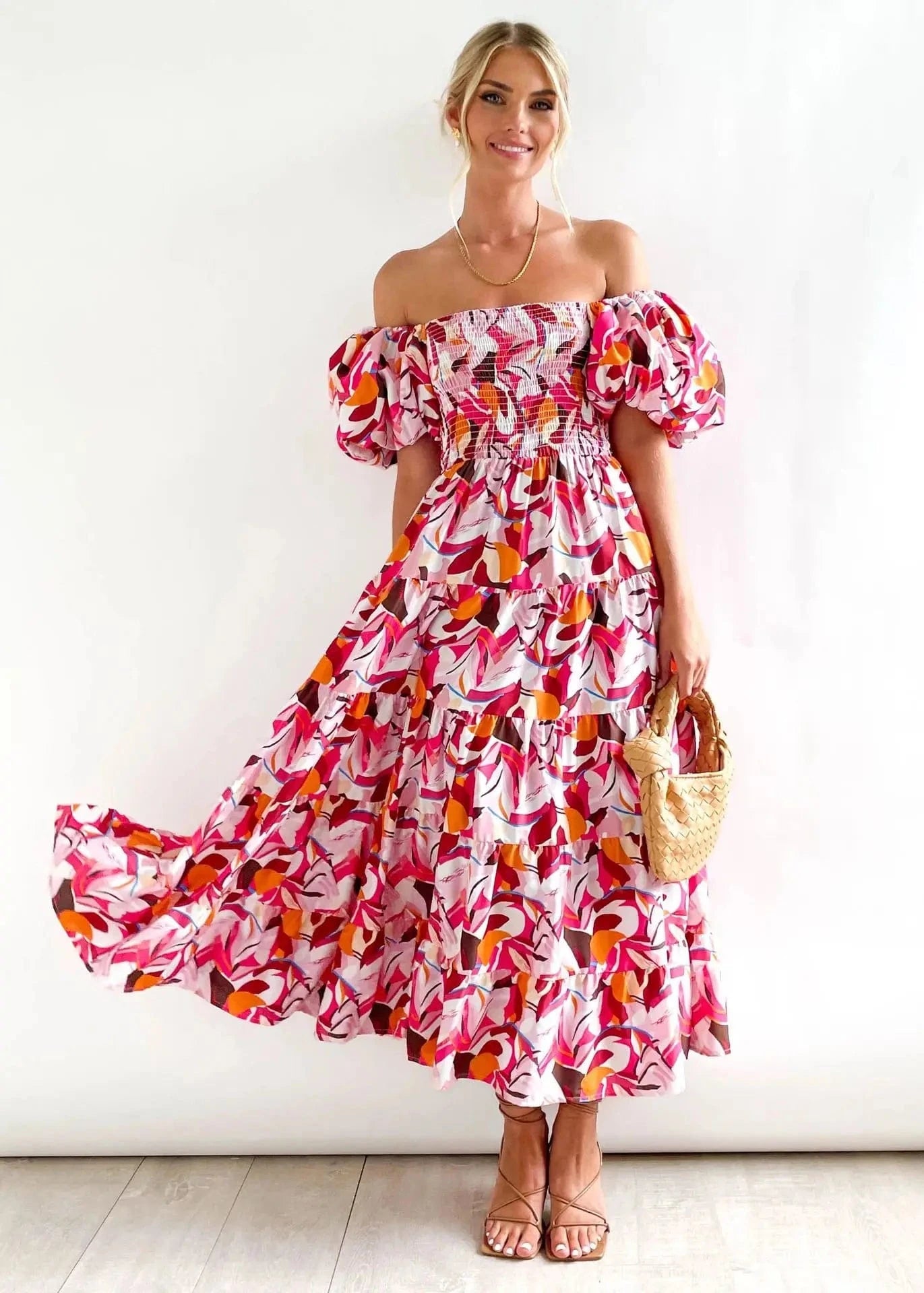 robe fleurie midi pour l'été à épaules dénudées style bohème invitée mariage ou sortie casual