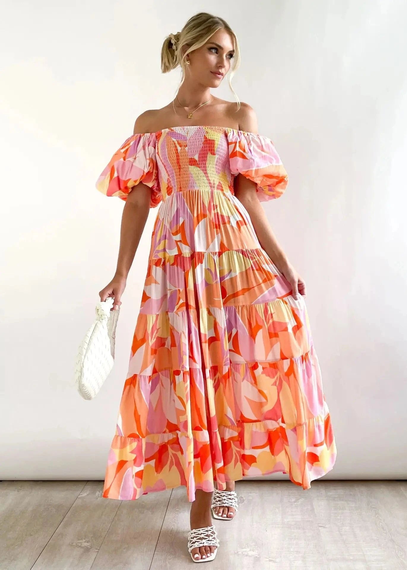 robe fleurie midi épaules dénudées été champêtre invitée mariage coupe trapèze élégante et fluide