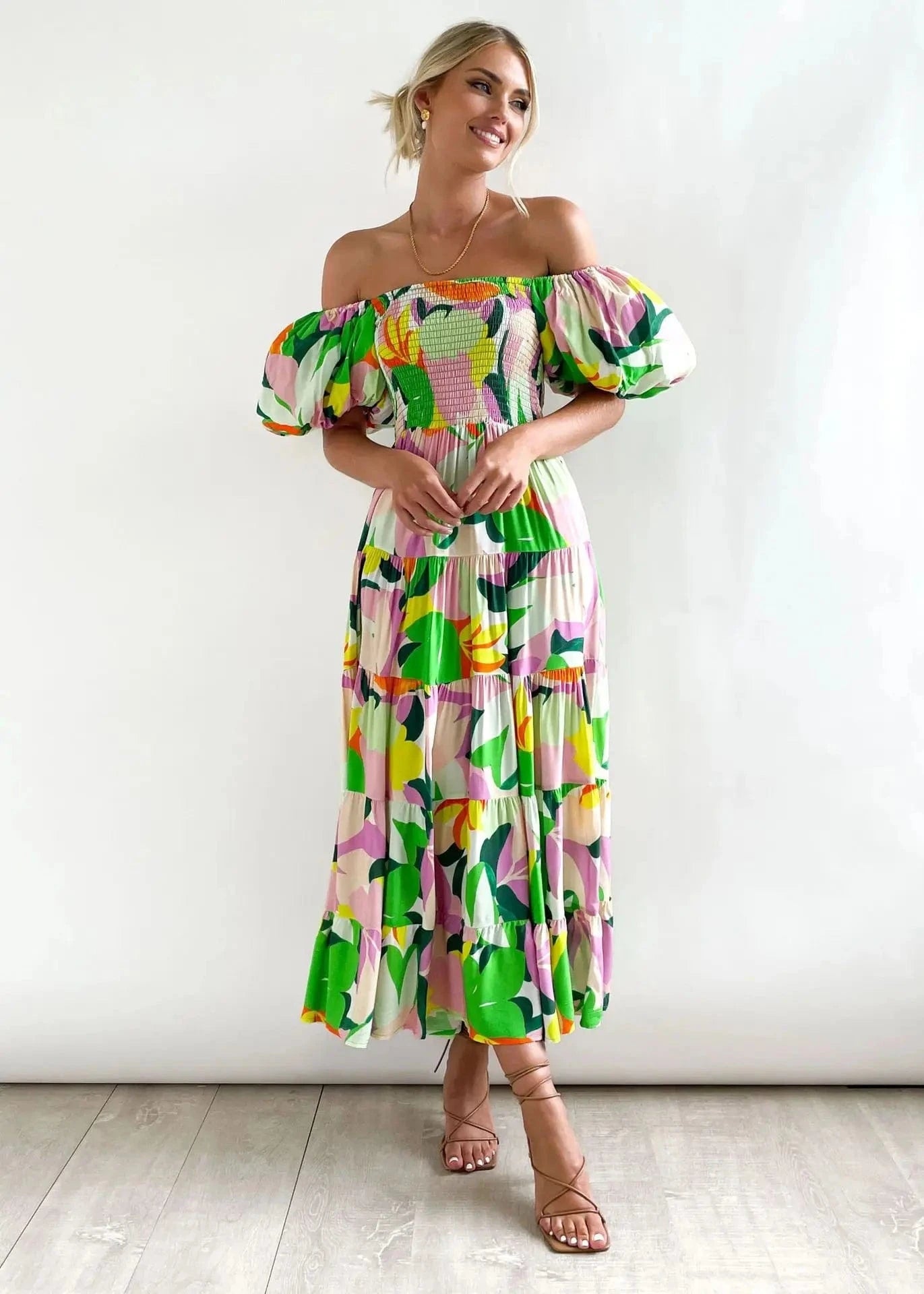 robe fleurie midi épaules dénudées champêtre pour mariage invité chic élégante et féminine