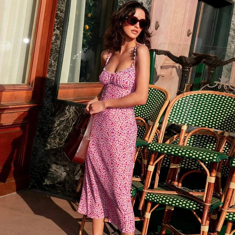 Robe été bohème fleurie rose midi bretelles fines, parfaite pour sortie plage ou anniversaire ensoleillé