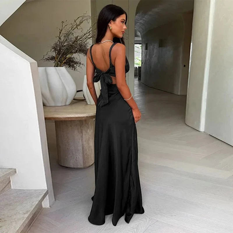 Robe longue noire soirée dos nu chic satin fluide femme élégante invitée mariage ou gala évènement